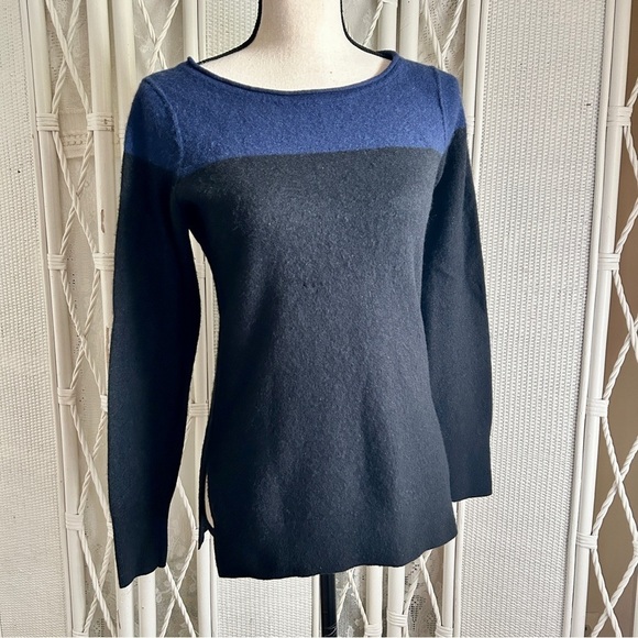 Club Monaco Sweater Cashmere Pullover Blue and Black Colorblock FLAWS size Small - Picture 4 of 16